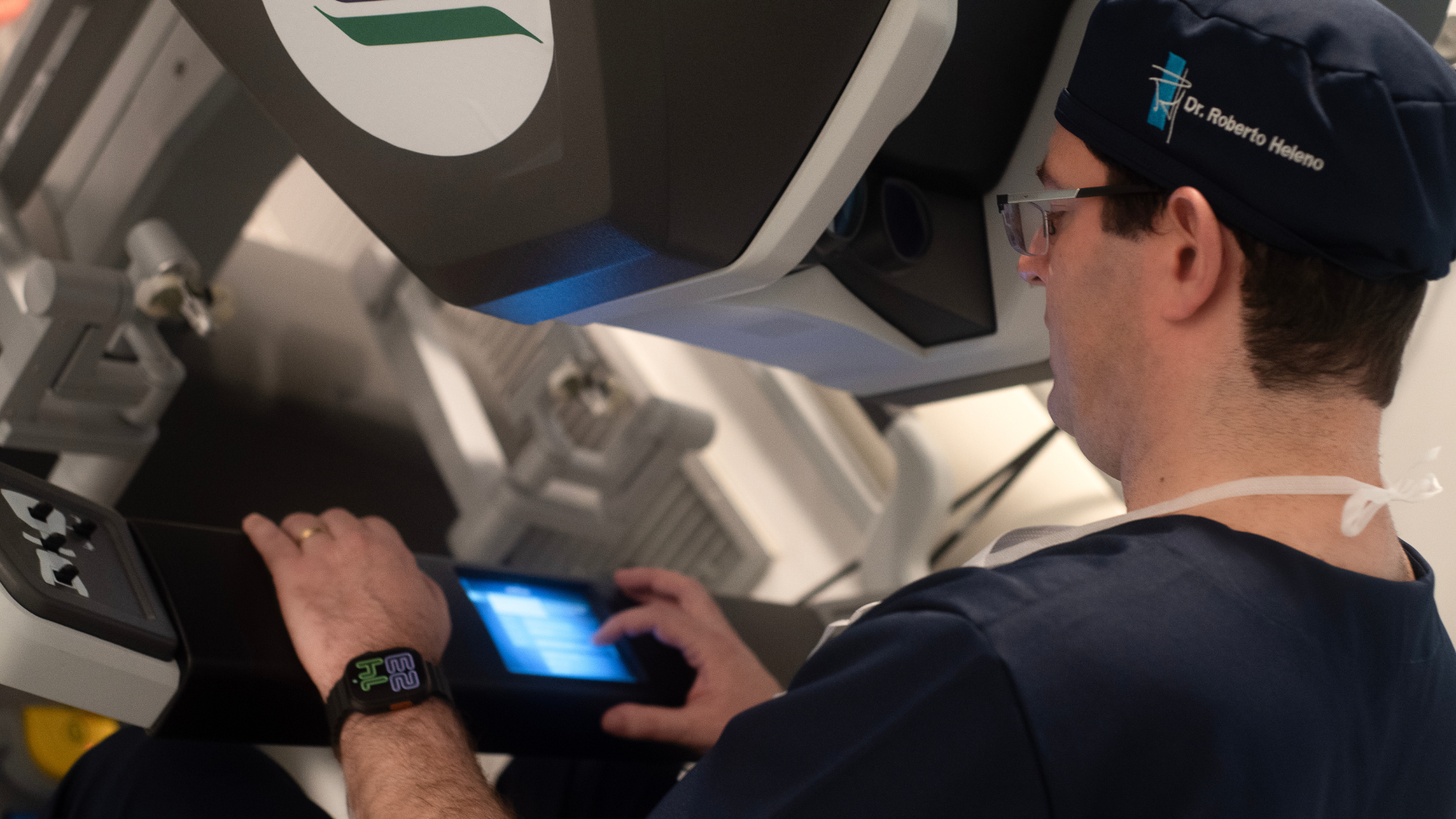 Cirurgia da endometriose, cirurgia da endometriose em Juiz de Fora, especialista em endometriose em Juiz de Fora, cirurgião que opera endometriose, cirurgião de endometriose em Juiz de Fora, cirurgia robótica para endometriose, cirurgia robótica para endometriose em Juiz de Fora, cirurgia laparoscópica para endometriose, tratamento cirúrgico da endometriose, endometriose profunda, cirurgia de endometriose profunda, cirurgião experiente em endometriose, médico especialista em endometriose, endometriose e infertilidade, cirurgia de endometriose e fertilidade, dor pélvica crônica endometriose, dispareunia endometriose, dismenorreia endometriose, endometrioma cirurgia, cirurgia minimamente invasiva para endometriose, cirurgia ginecológica especializada, cirurgia ginecológica oncológica, cirurgião oncológico em Juiz de Fora, cirurgia oncológica ginecológica, cirurgião oncológico Juiz de Fora, cirurgia robótica ginecológica, cirurgia robótica minimamente invasiva, tratamento da endometriose em Juiz de Fora, consulta para endometriose em Juiz de Fora, médico que opera endometriose em Minas Gerais, Dr Roberto Heleno, Dr Roberto Heleno endometriose, Dr Roberto Heleno cirurgia robótica, Dr Roberto Heleno Juiz de Fora, especialista em cirurgia robótica ginecológica